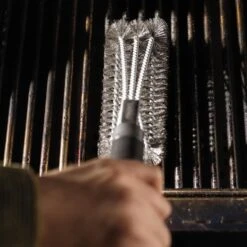 Grillfürst Reinigungsset Für Edelstahlroste Mit Edelstahl Grillbürste, Grillreiniger Spezial Lösung Und Trennspray 19 Grillfürst Reinigungsset Für Edelstahlroste Mit Edelstahl Grillbürste, Grillreiniger Spezial Lösung Und Trennspray -Flammengrill 17 124 Grillfuerst Grillbuerste 06 V2