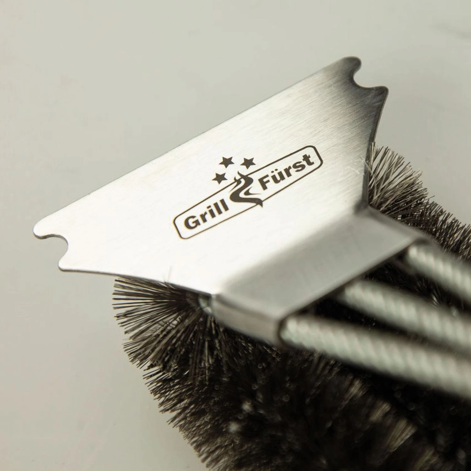 Grillfürst Reinigungsset Für Edelstahlgrills Mit Edelstahl Grillbürste Inkl. Schaber, Grillreiniger Spezial Lösung Und Power-Schaumreiniger 4 Grillfürst Reinigungsset Für Edelstahlgrills Mit Edelstahl Grillbürste Inkl. Schaber, Grillreiniger Spezial Lösung Und Power-Schaumreiniger – Bild 4