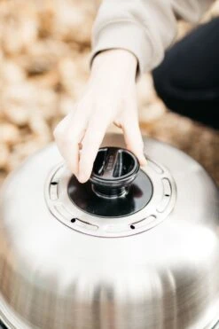 Cobb Grill Premier AIR Deluxe Holzkohlegrill - Inkl. Tragetasche Und 2x Cobble Stones 6er -Flammengrill Cobb Grill Premier AIR Deluxe Deckel Ventil 7