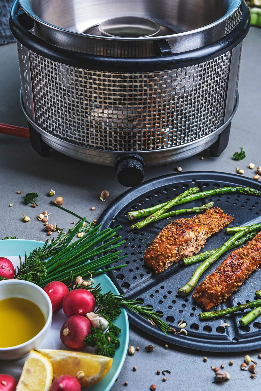 Cobb Grill Premier+ Gas Deluxe Gasgrill 50mbar - Inkl. Tragetasche, Grillplatte, Bratenrost, Garraumerweiterung Mit Hähnchenhalter 10 Cobb Grill Premier+ Gas Deluxe Gasgrill 50mbar - Inkl. Tragetasche, Grillplatte, Bratenrost, Garraumerweiterung Mit Hähnchenhalter – Bild 10