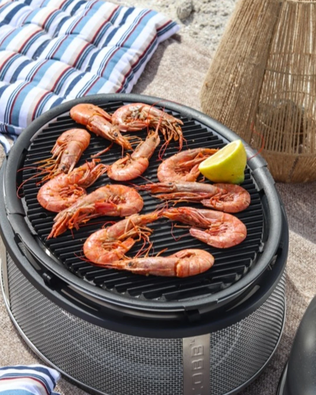 Cobb Grill Supreme Deluxe 2.0 Holzkohlegrill - Inkl. 1x Cobble Stones 6er 8 Cobb Grill Supreme Deluxe 2.0 Holzkohlegrill - Inkl. 1x Cobble Stones 6er – Bild 8