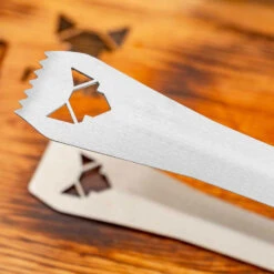 Fennek Grillzange Groß Edelstahl -Flammengrill Fennek Grillzange gross Detail Logo