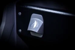 Napoleon Rogue SE 525 Gasgrill - All-black - Grillfürst Edition Inkl. Abdeckhaube - SMART Deal Inkl. Grillfürst Grill Control - Modell 2022 -Flammengrill Flaschenoeffner all black