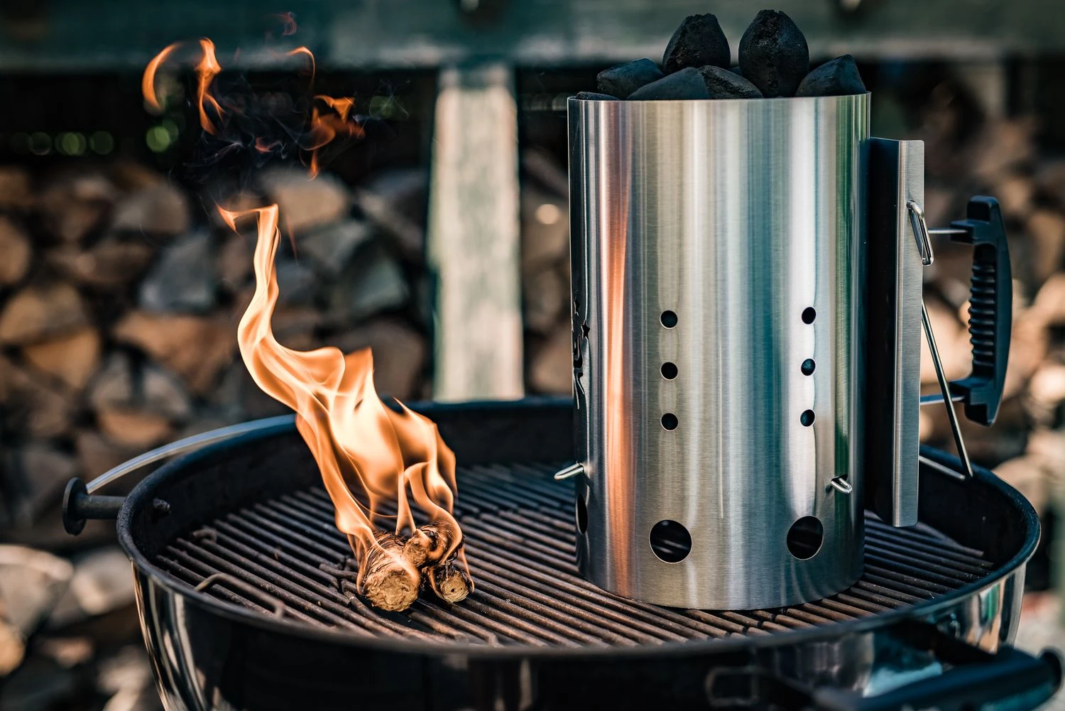 Grillfürst Anzündkamin Premium Edelstahl, Durchmesser 19 Cm, Höhe 30,5 Cm, Mit Sicherheitsgriff 2 Grillfürst Anzündkamin Premium Edelstahl, Durchmesser 19 Cm, Höhe 30,5 Cm, Mit Sicherheitsgriff – Bild 2