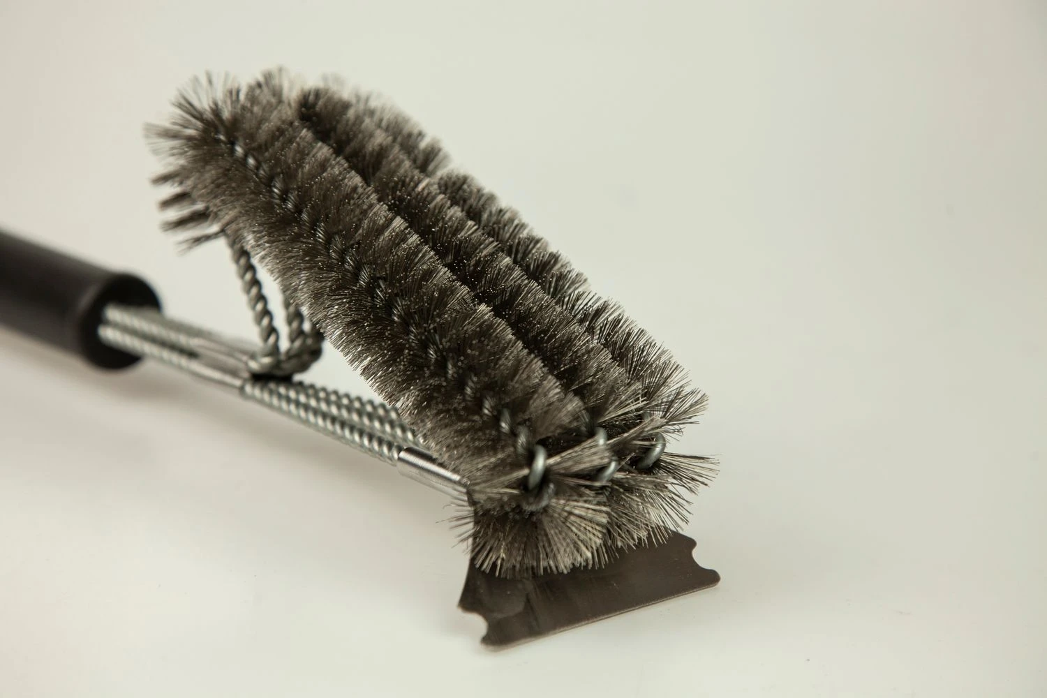 Grillfürst Reinigungsset Für Edelstahlgrills Mit Edelstahl Grillbürste Inkl. Schaber, Grillreiniger Spezial Lösung Und Power-Schaumreiniger 3 Grillfürst Reinigungsset Für Edelstahlgrills Mit Edelstahl Grillbürste Inkl. Schaber, Grillreiniger Spezial Lösung Und Power-Schaumreiniger – Bild 3