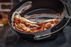 Grillfürst XXL Dutch Oven Set: Starterpaket Gusseisen - X-DEAL Mit 2 X Dutch Oven, 2 X Gusseisen Pfanne, 2x Tragetasche, Ringreiniger, Gusseisen Pflege Und Bambus-Kochlöffel -Flammengrill Grillfuerst Dutch Oven Rezept Schichtfleisch