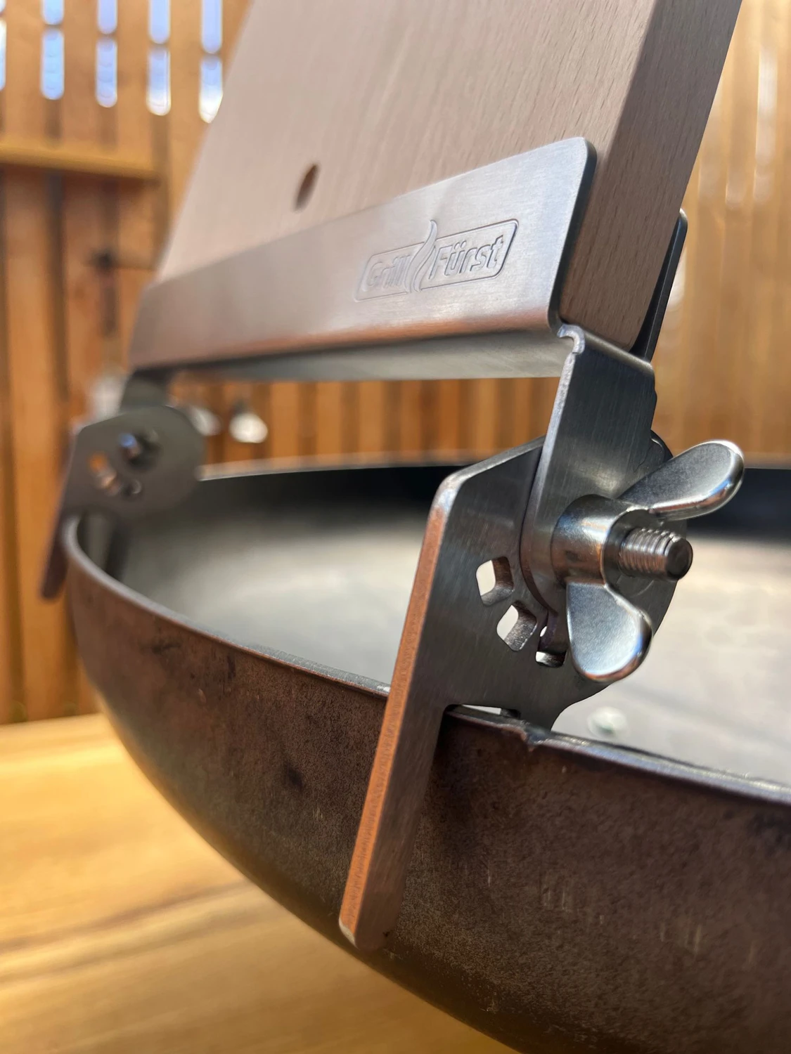 Grillfürst Flammlachsbrett Buche 19 X 50 Cm Klemm-Variante - Mit Optimierter Halterung 1 Grillfürst Flammlachsbrett Buche 19 X 50 Cm Klemm-Variante - Mit Optimierter Halterung