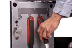 Grillfürst G750E Grill Control Edition 7-Brenner Doppelkammer - Gasgrill Mit Grill Control, Hochtemperaturbrenner, Seitenkocher, Heckbrenner Und Edelstahl Rosten -Flammengrill Grillfuerst Gasgrill G750E Besteckhaken Leiste