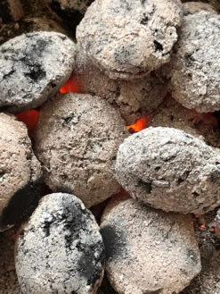 Grillfürst Grillbriketts 25kg 14 Grillfürst Grillbriketts 25kg -Flammengrill Grillfuerst Grillbriketts angezuendet Glut