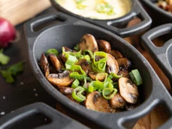 Grillfürst Gusseisen Pfännchen / Servierpfännchen, 6er Set 8 Grillfürst Gusseisen Pfännchen / Servierpfännchen, 6er Set -Flammengrill Grillfuerst Gusseisenpfaennchen Pilze