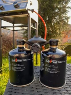 Grillfürst G201E 2-Brenner Gasgrill Portabel V2 - Campinggrill / Balkongrill - X-DEAL Inkl. Kartuschen-Druckregler 50 Mbar Und 12 Grillfürst Gaskartuschen -Flammengrill Grillfuerst Kombi Kartuschen Druckregler Kompaktgrill