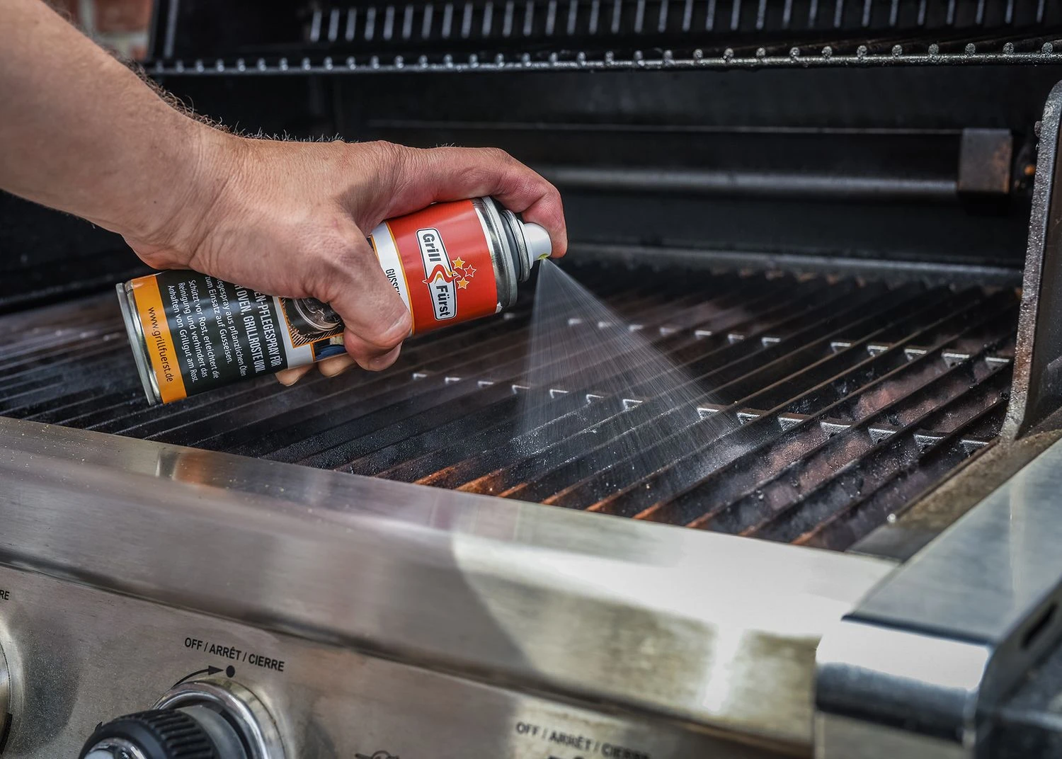 Grillfürst Reinigungsset Für Grillfürst Grillplatten Mit Spezial-Schaber, Gusseisen-Pflegespray Und Premium Messingbürste 8 Grillfürst Reinigungsset Für Grillfürst Grillplatten Mit Spezial-Schaber, Gusseisen-Pflegespray Und Premium Messingbürste – Bild 8