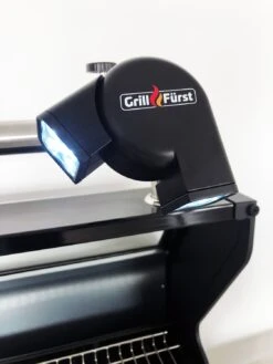 Grillfürst Universal LED Grilllampe / Grilllicht / Grifflicht - Mit 2 Schwenkbaren Leuchtköpfen 11 Grillfürst Universal LED Grilllampe / Grilllicht / Grifflicht - Mit 2 Schwenkbaren Leuchtköpfen -Flammengrill Grillfuerst Universal Grillampe verstellbar