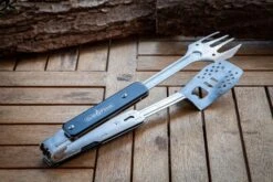 Grillfürst BBQ - Multitool - 4in1 Grillbesteck - Grillgadget -Flammengrill Grillzange BBQ Multitool