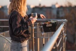 Knister Balkon- / Relinghalterung 8 Knister Balkon- / Relinghalterung -Flammengrill Knister Gasgrill Balkongelaender