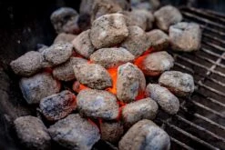 Männerglut Kokos - 20 Kg Grillbriketts Aus Kokosnuss-Schalen 12 Männerglut Kokos - 20 Kg Grillbriketts Aus Kokosnuss-Schalen -Flammengrill Maennerglut Grillbriketts Glutbild Kokos 1