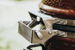 Monolith Grill Junior PRO Serie 2.0 Rot - MIT Gestell -Flammengrill Monolith Junior Pro Serie 2 0 abnehmbarer Deckel