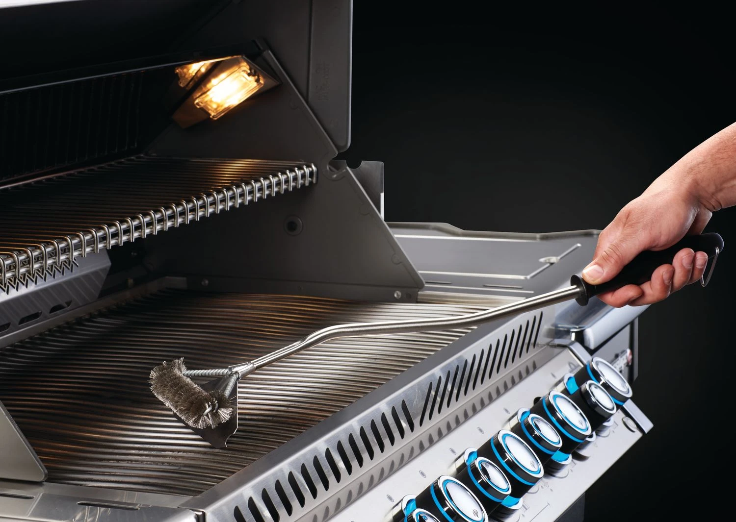 Napoleon Grillbürste Mit Edelstahlborsten Und Schaber 4 Napoleon Grillbürste Mit Edelstahlborsten Und Schaber – Bild 4