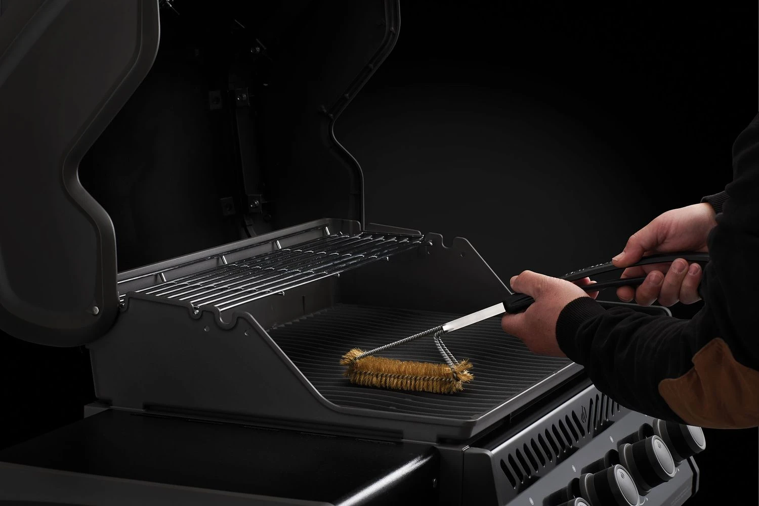 Napoleon Messing Grillbürste Dreireihig 2 Napoleon Messing Grillbürste Dreireihig – Bild 2