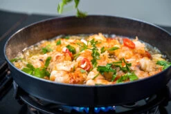 Outdoorchef Carbonstahl Pfanne Ø 28 Cm -Flammengrill Outdoorchef Carbonstahl Pfanne 28cm Anwendung