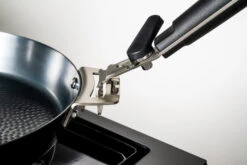 Outdoorchef Carbonstahl Pfanne Ø 24 Cm -Flammengrill Outdoorchef Carbonstahl Pfanne Griff abnehmen 1