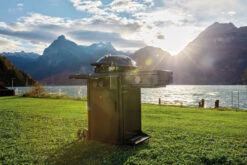 Outdoorchef Gas Kugelgrill Davos 570G Pro Mit Blazing Zone (Infrarotbrenner) & Abdeckhaube -Flammengrill Outdoorchef Davos 570G Pro Blazing Zone Lifestyle