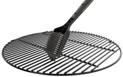 Outdoorchef Grillbürste Mit Nylonborsten Groß, 44,5 Cm 7 Outdoorchef Grillbürste Mit Nylonborsten Groß, 44,5 Cm -Flammengrill Outdoorchef Grillbuerste Nylonborsten gross Anwendung02