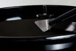 Outdoorchef Trichter-Schaber Für EASY FLIP Trichter -Flammengrill Outdoorchef Trichter Schaber Anwendung02