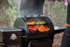 Pit Boss Pelletgrill Navigator 550 20 Pit Boss Pelletgrill Navigator 550 -Flammengrill Pit Boss Navigator 550 Pelletgrill Smoker 10613 Deckel offen