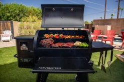 Pit Boss Pelletgrill Navigator 850 -Flammengrill Pit Boss Navigator 850 Garraum BBQ