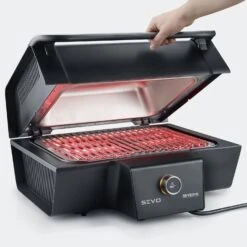 Severin Elektrogrill SEVO GTS - Boost Zone 500°C - Mit Deckel Und Grillwagen - 3.000 W - Inkl. Grillfürst Premium Grillbesteck Set Und Premium Grillbürste -Flammengrill Severin Elektrogrill Sevo pg8106 deckel 2