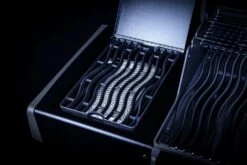 Napoleon Rogue SE 525 Gasgrill - All-black - Grillfürst Edition Inkl. Abdeckhaube - SMART Deal Inkl. Grillfürst Grill Control - Modell 2022 -Flammengrill Sizzle Zone All Black