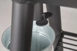 Grillfürst Smoker SK18 -Flammengrill grillfuerst smoker detail fettauffangeimer 1