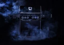 Napoleon Rogue SE 525 Gasgrill - All-black - Grillfürst Edition Inkl. Abdeckhaube - SMART Deal Inkl. Grillfürst Grill Control - Modell 2022 -Flammengrill napoleon rogue se all black limited